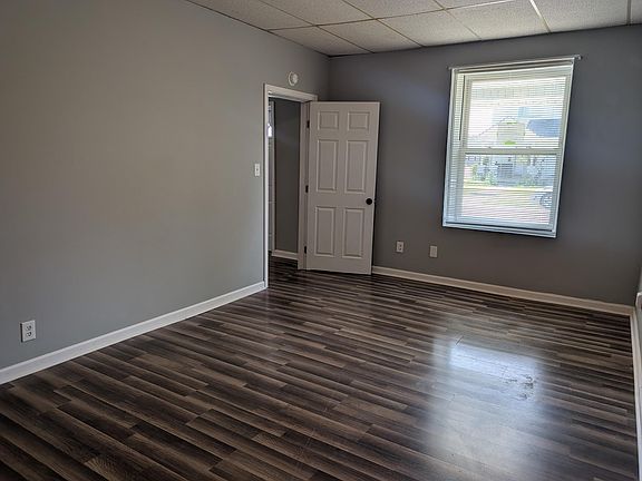 3rd image of 201 Maple Ave