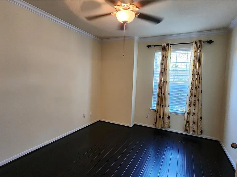 2318 Nashmor Dr — Photo 12