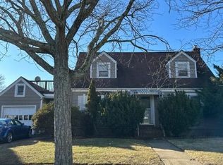 65 Sagamore St, Freeport, NY 11520