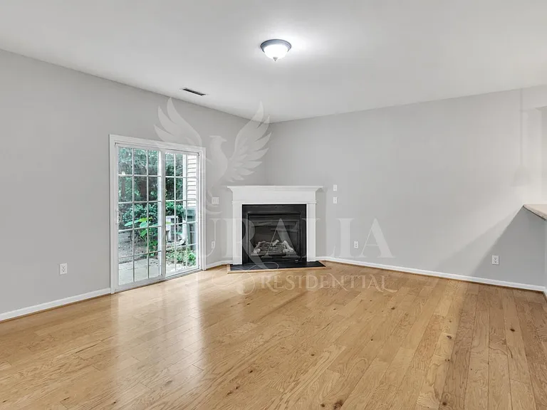 255 Hampshire Downs Dr — Photo 12