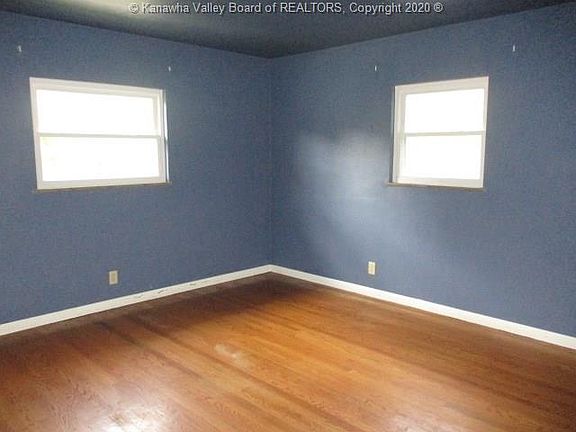 4th image of 212 Willow Ln