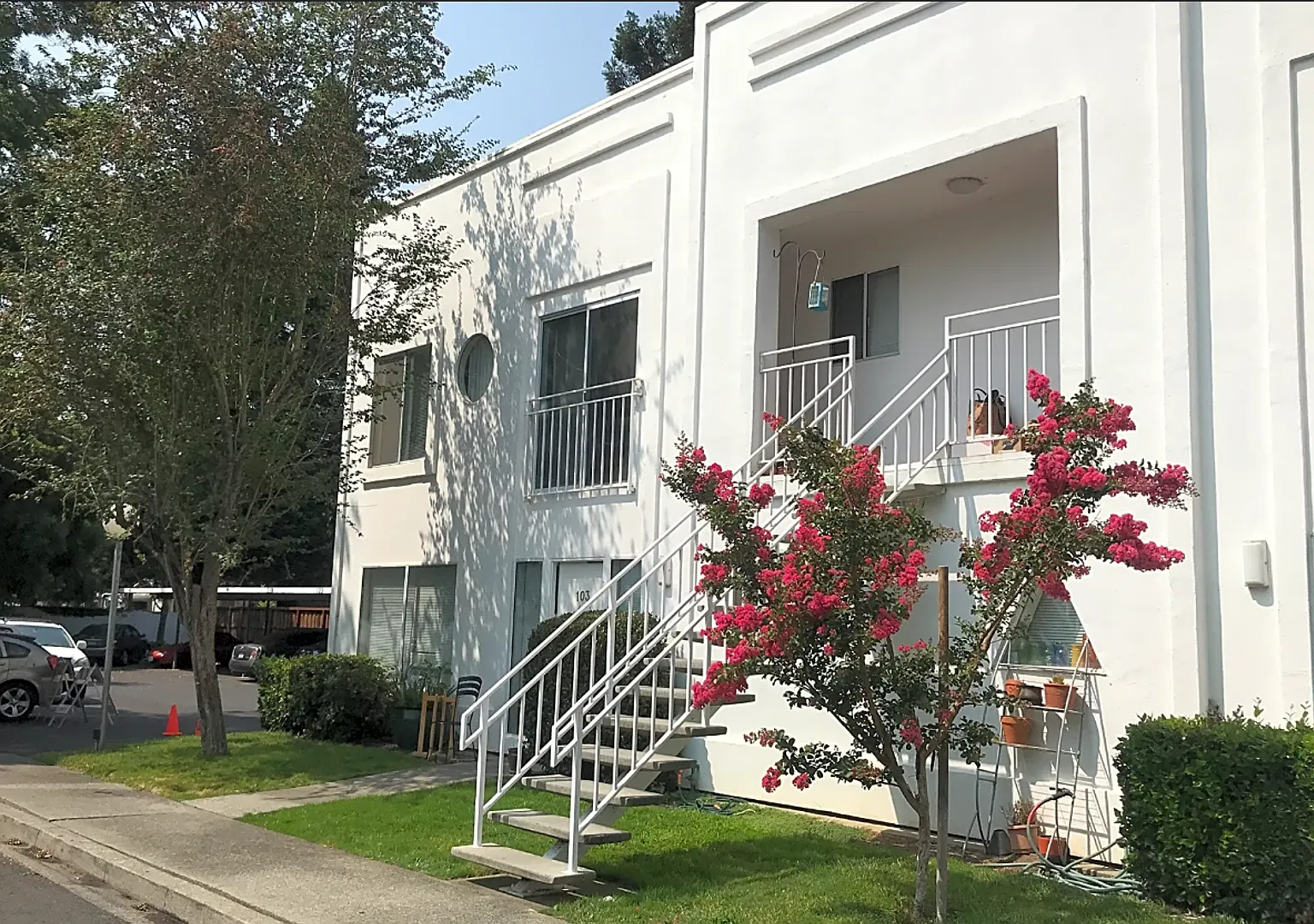 Napa Creek Apartments — Photo 2