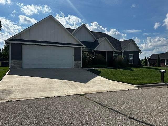1st image of 104 Castle Pines Dr