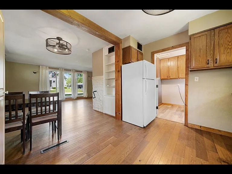 522 Division St — Photo 10