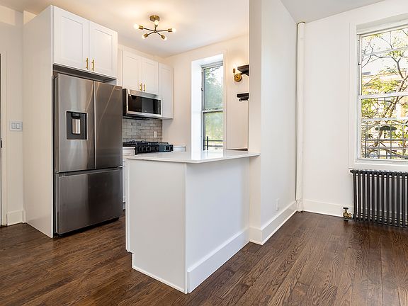 4th image of 5330 Skillman Ave #2L