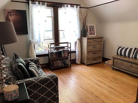 2nd image of 3439 N Leavitt St #2