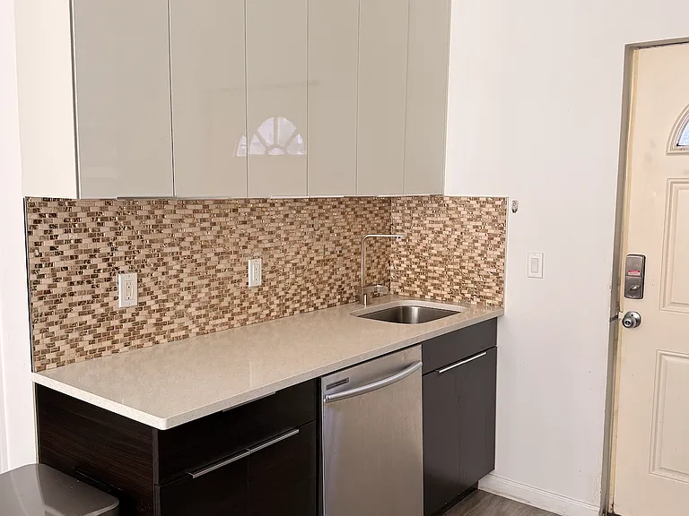 407 Ocean View Ave #1 — Photo 8