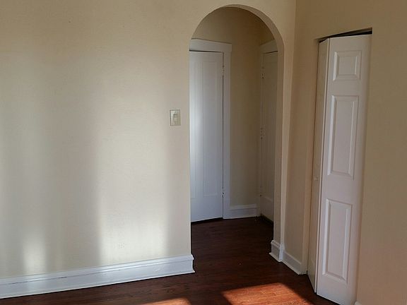 2nd image of 4056 W Belmont Ave APT 3