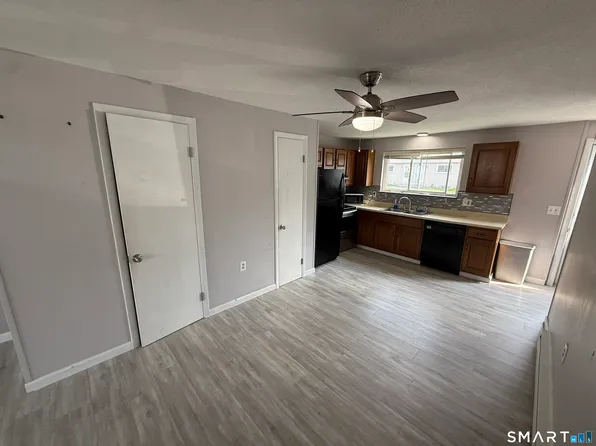 1081 New Haven Rd APT 3D, Naugatuck, CT 06770