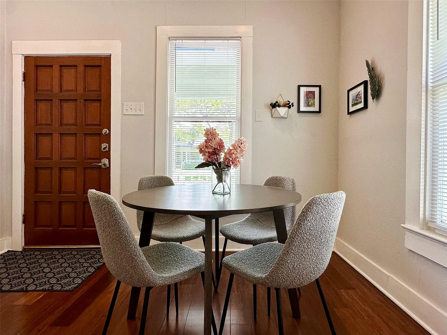2 bed, 1.0 bath, 980 sqft, $1,950 — Photo 3