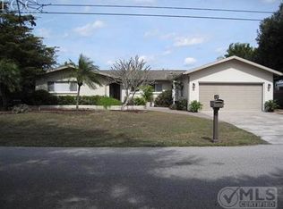 583 Bayside Dr, Fort Myers, FL 33919