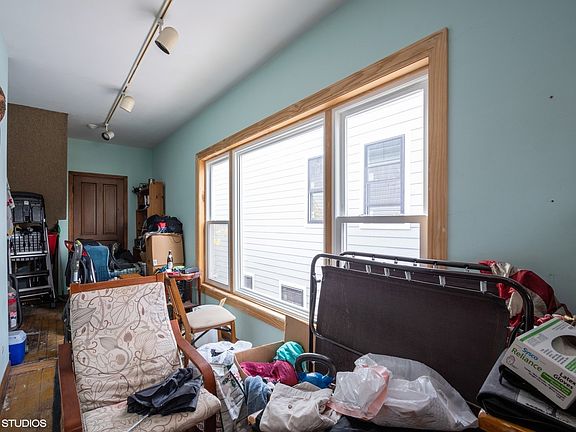 3rd image of 5043 W Ainslie St