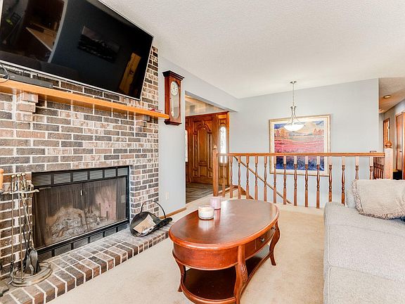 13535 Holiday Ct, Apple Valley, MN 55124 | Zillow