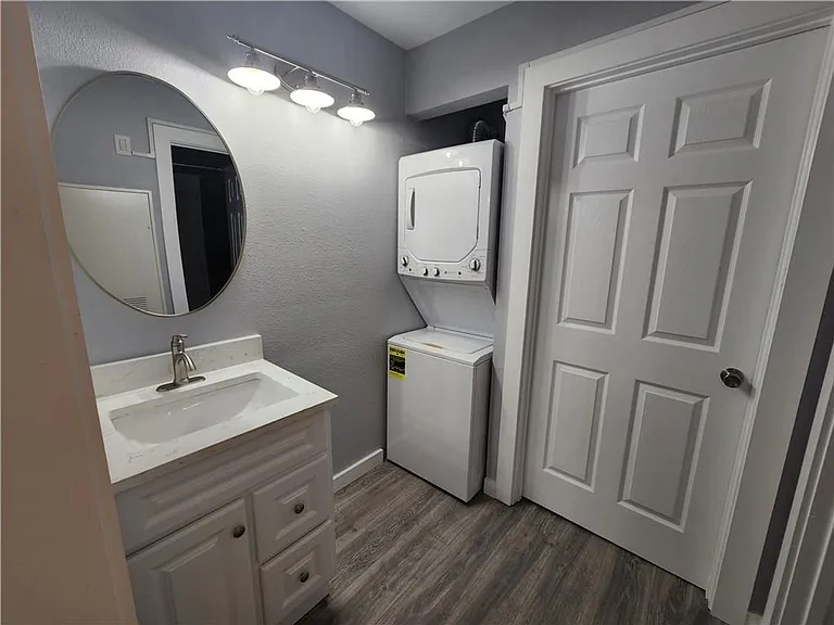 2815 Rio Grande St #215 — Photo 5
