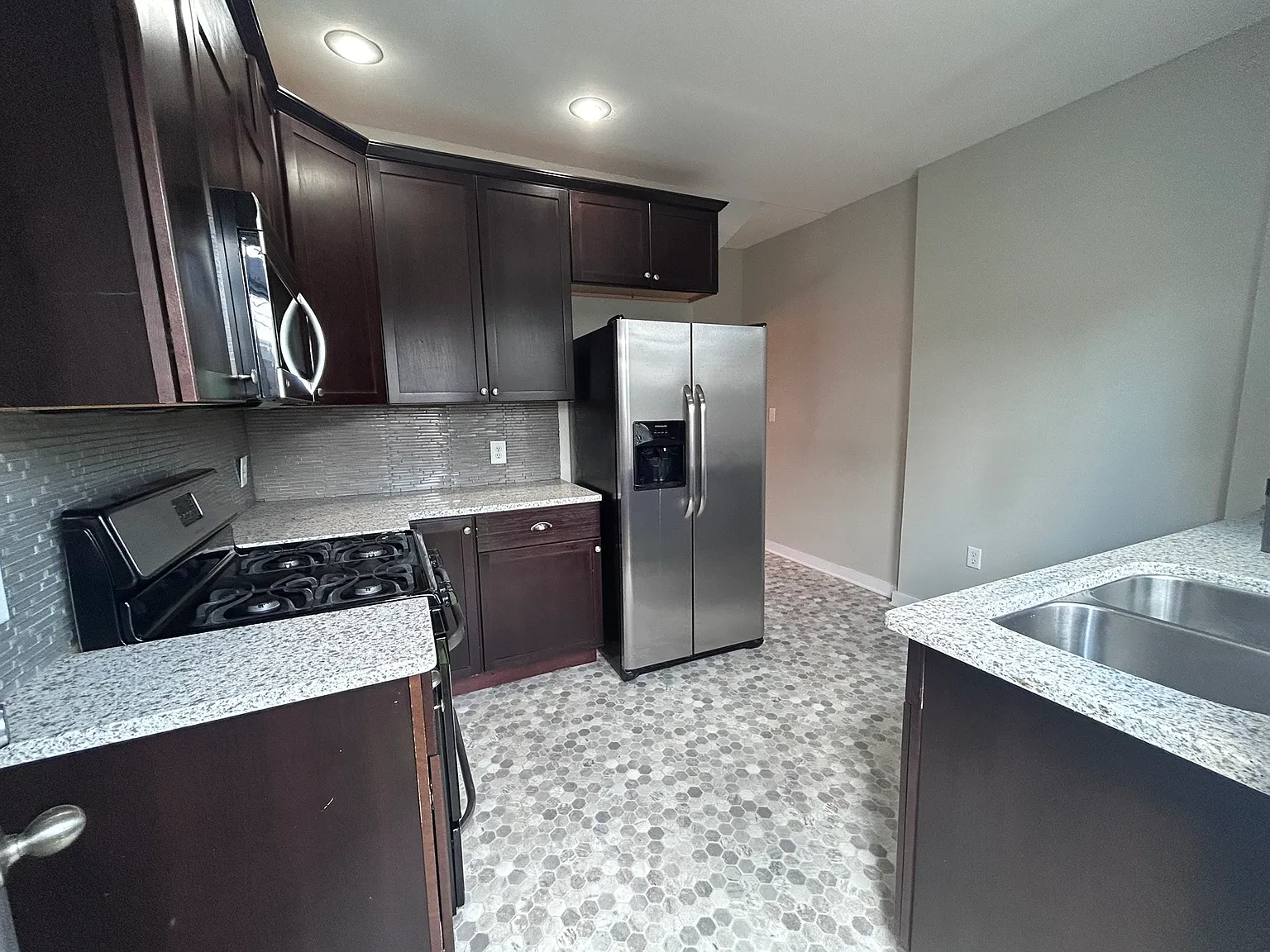 2 bed, 900 sqft, $1,725 — Photo 1