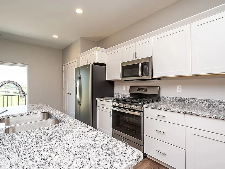 625 Catherine Dr — Photo 2