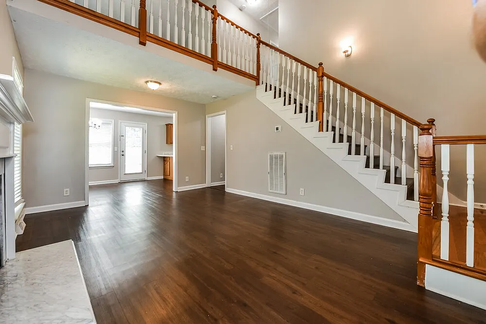 4 bed, 2.5 bath, 1986 sqft, $2,430 — Photo 4