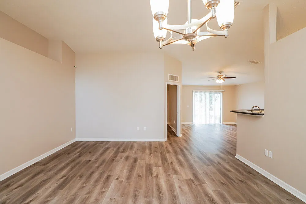 3 bed, 2.0 bath, 1632 sqft, $2,370 — Photo 4