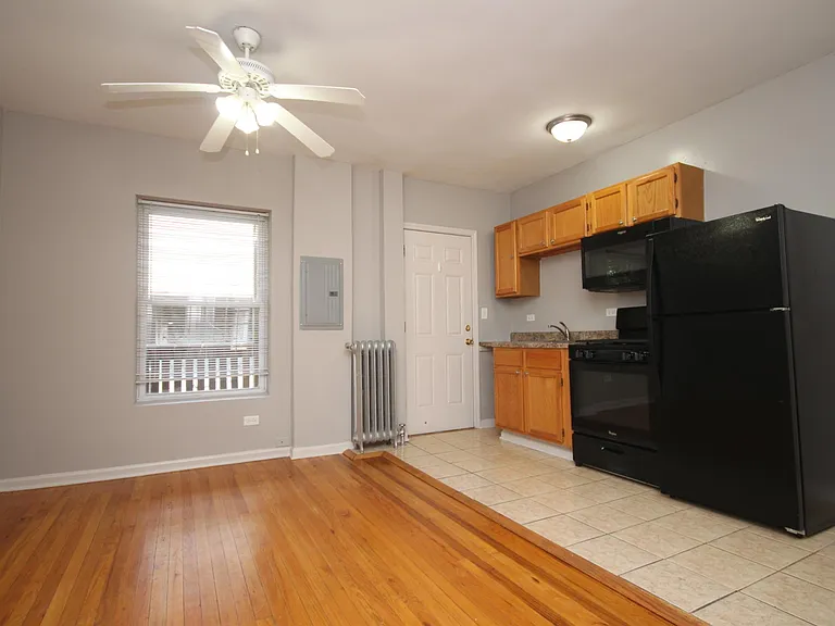 1338 W Argyle St #1N — Photo 1