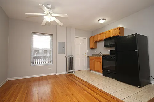 1338 W Argyle St Photo 1