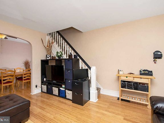 4th image of 2154 W Grange Ave