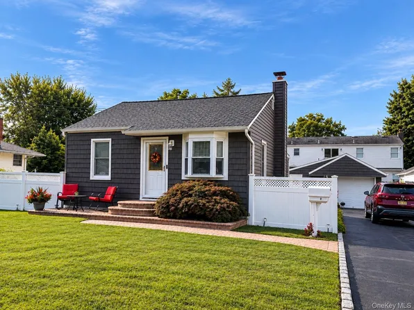 1467 4th Street, West Babylon, NY 11704