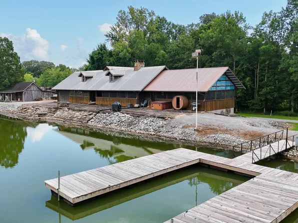 300 Scillion Dr, Calvert City, KY 42029