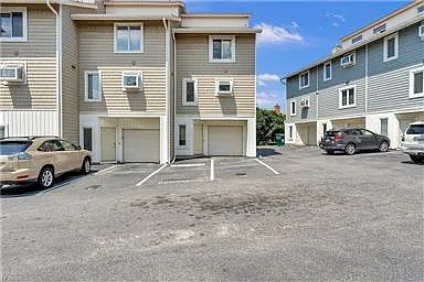 1 Car garage, 1 reserved space and 1 visitor space