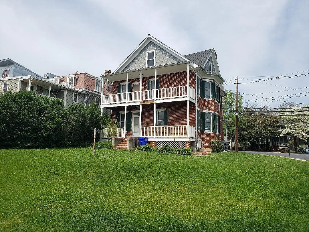 2 bed, 979 sqft, $2,000 — Photo 2