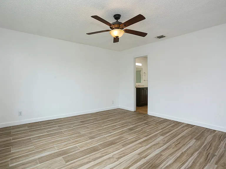7068 Beech Trail Dr — Photo 11