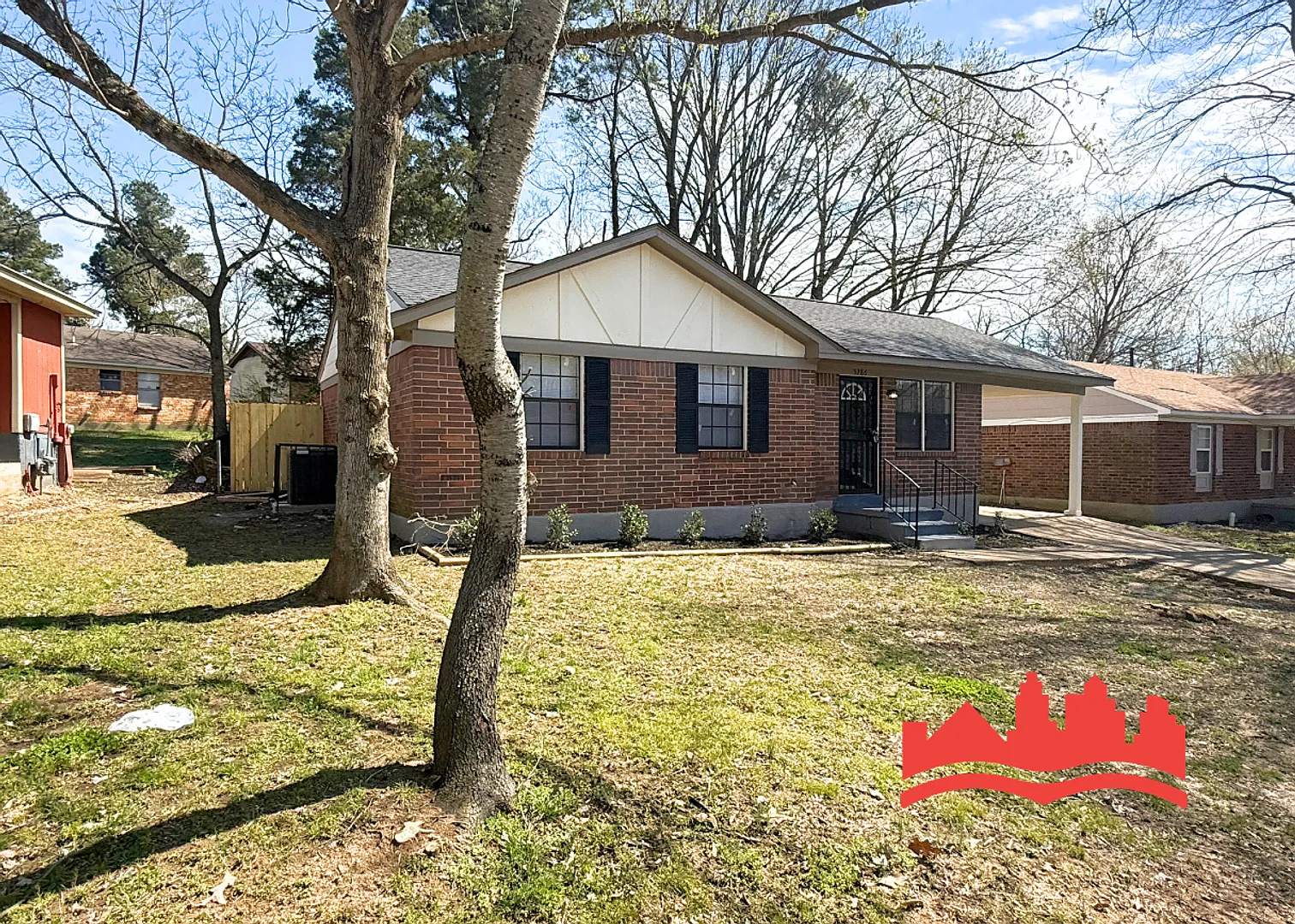 One Month Free! Welcome To 5286 Broken Oak Drive! — Photo 4