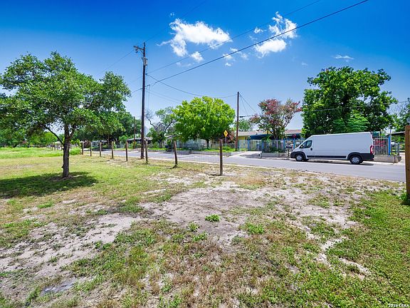 3rd image of 1523 Logwood Ave LOT S