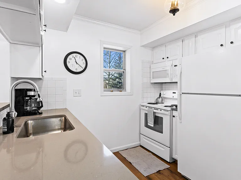 Kitchen | Electric Stove | Microwave