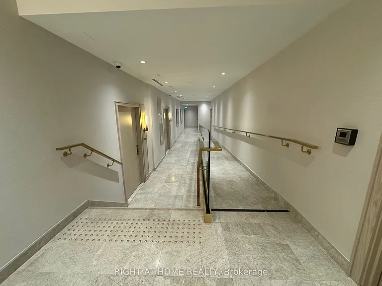 3 Strathgowan Ave #326 — Photo 28