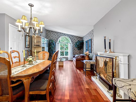 4th image of 22515 116th Ave #219