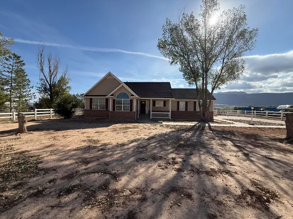 4212 N Quarterhorse Dr, Enoch, UT 84721