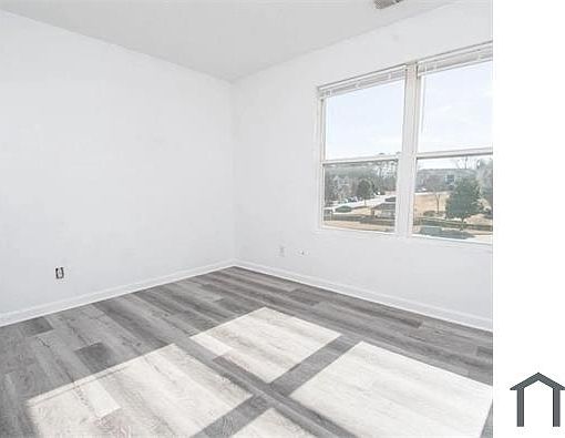 2nd image of 1303 Waldrop Pl