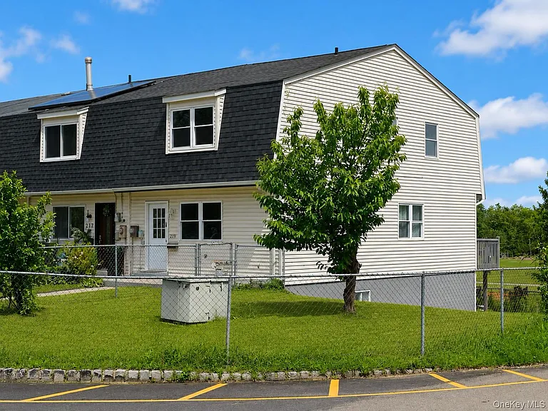 219 Chrystal Dr — Photo 3