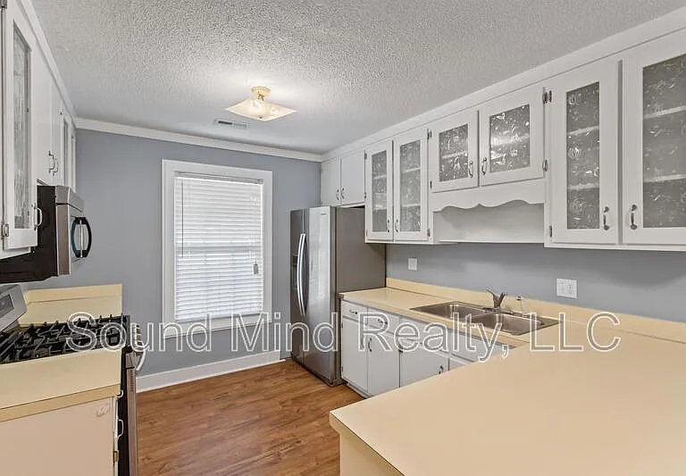 417 Foxhall Dr — Photo 6