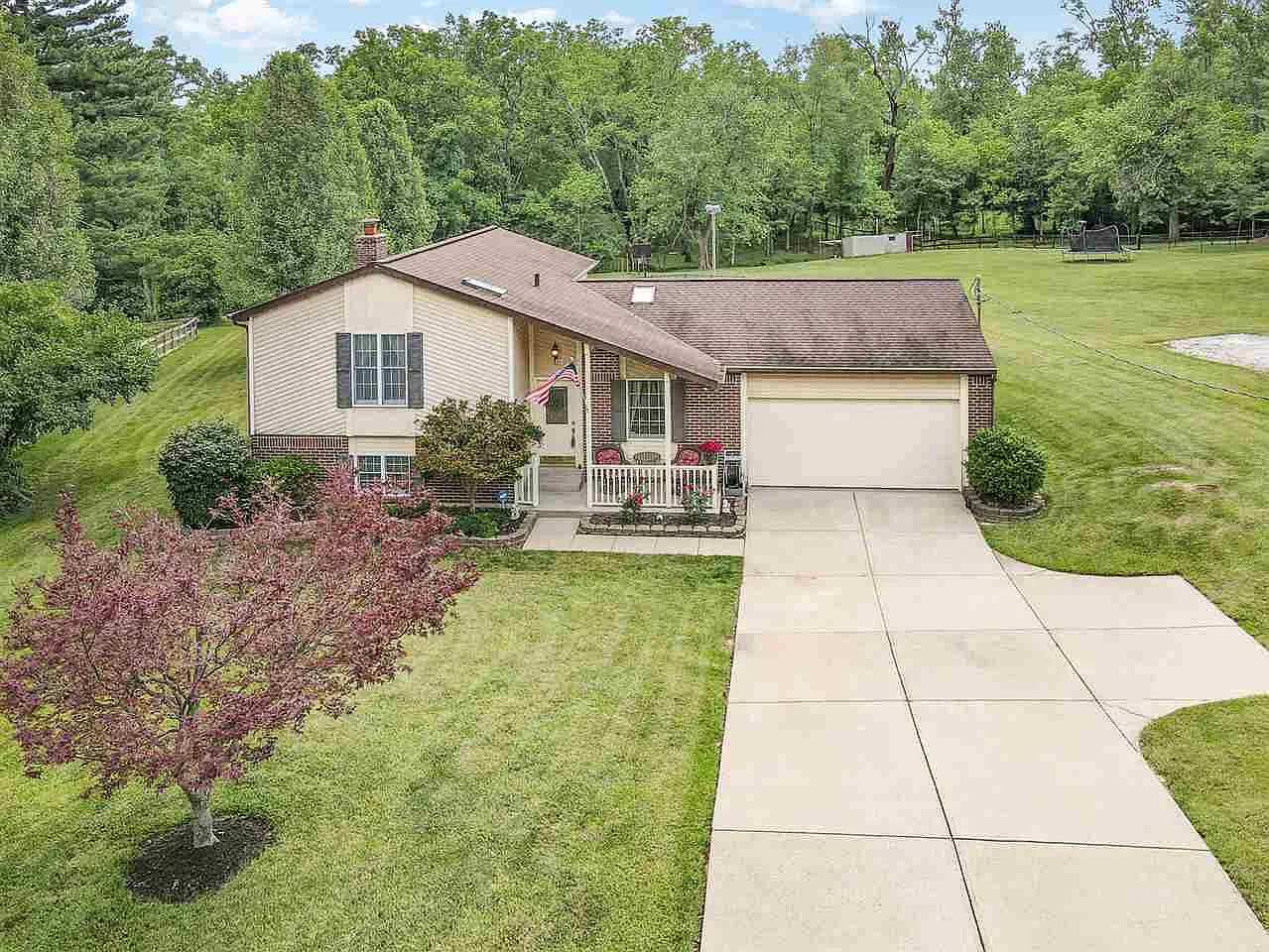 669 Sycamore Dr photo 1