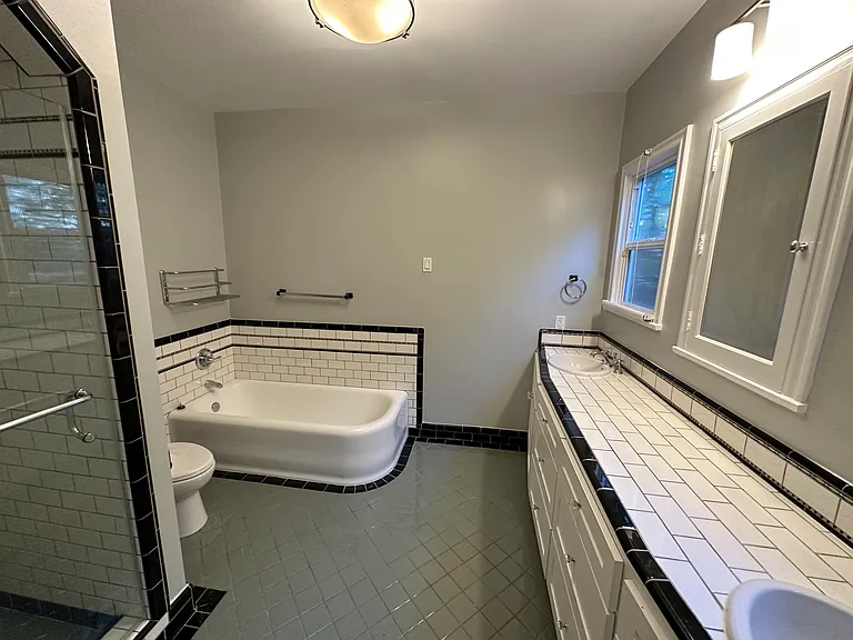 150 S Orange Dr — Photo 29