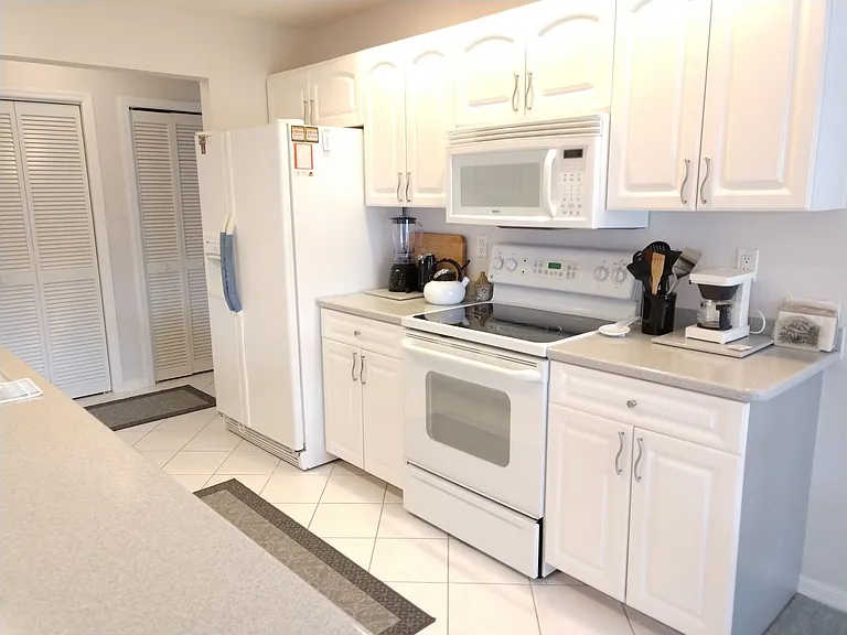 3177 E Village Dr — Photo 21