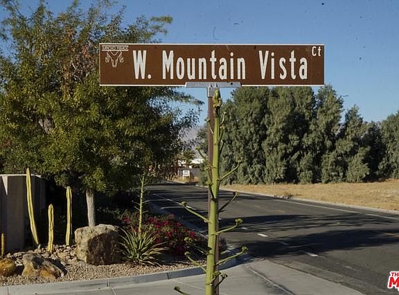 2nd image of 7 W Mountain Vista Ct