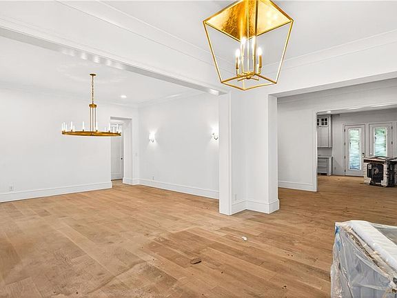 5th image of 1445 W Wesley Rd NE