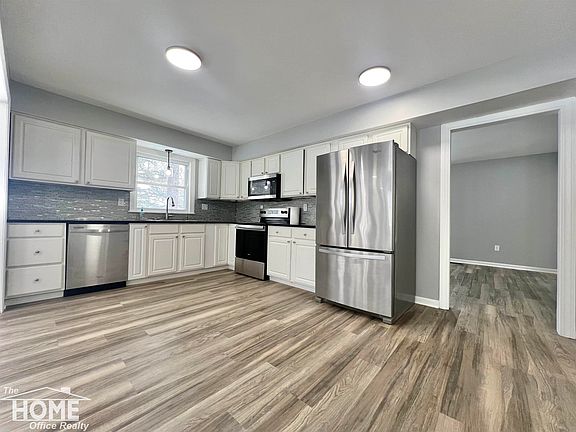 5th image of 1387 S Byron Rd