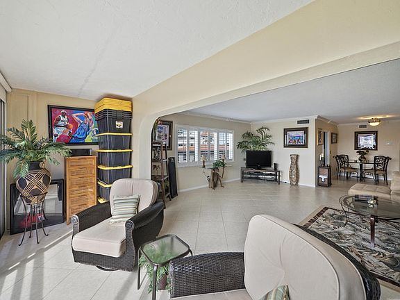 5th image of 29 Yacht Club Dr APT 308