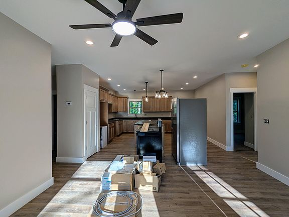 3rd image of 152 White Water Run Ln