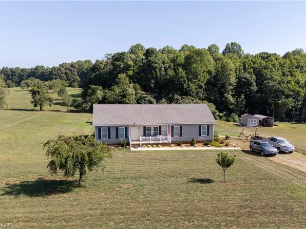 1056 Carson James Dr, Boonville, NC 27011