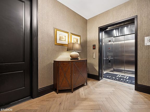 2nd image of 1109 W Washington Blvd #6D