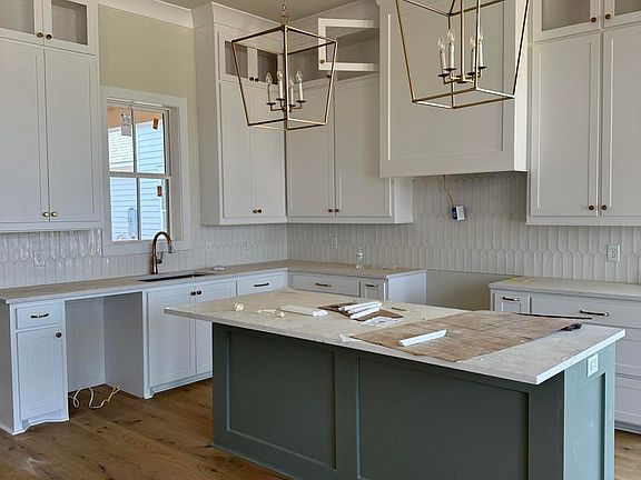 2nd image of 137 Water St